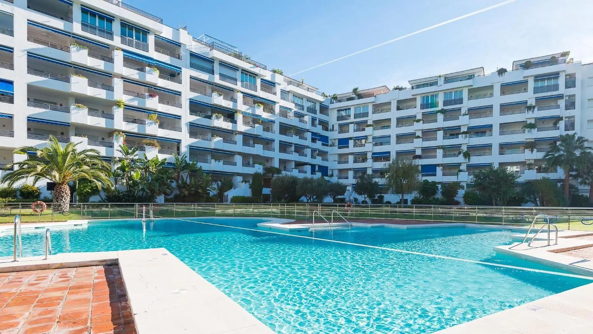 Urban Exclusivity At Puerto Banus Apartment Marbella